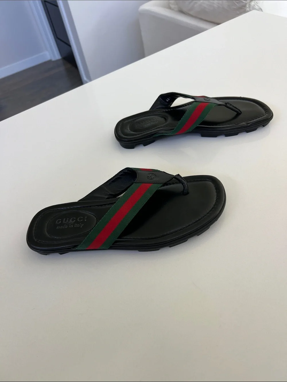 Gucci red and green striped web black leather sandals flip flops men’s 6
